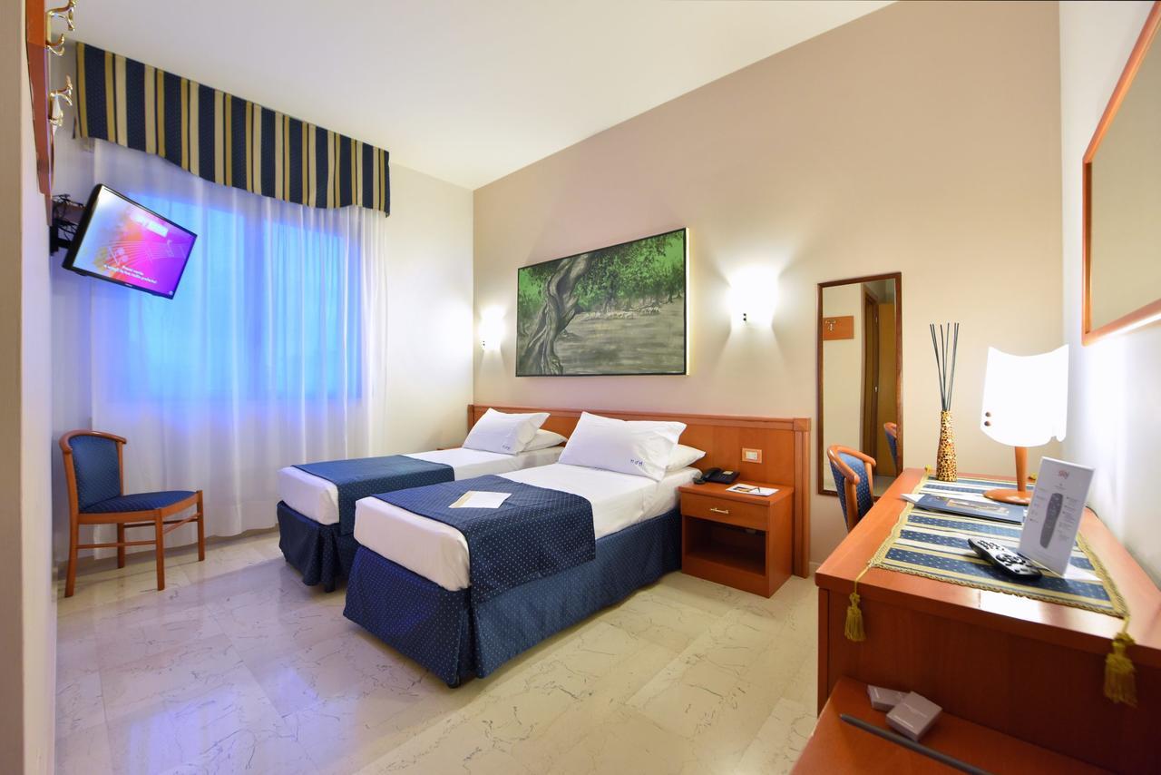 קנוסה די פוליה Hotel D'Altavilla מראה חיצוני תמונה